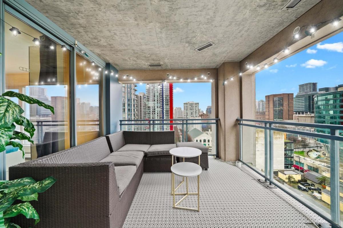 Beautiful 2 Bed Home Dt With Free Parking Vancouver Exteriör bild