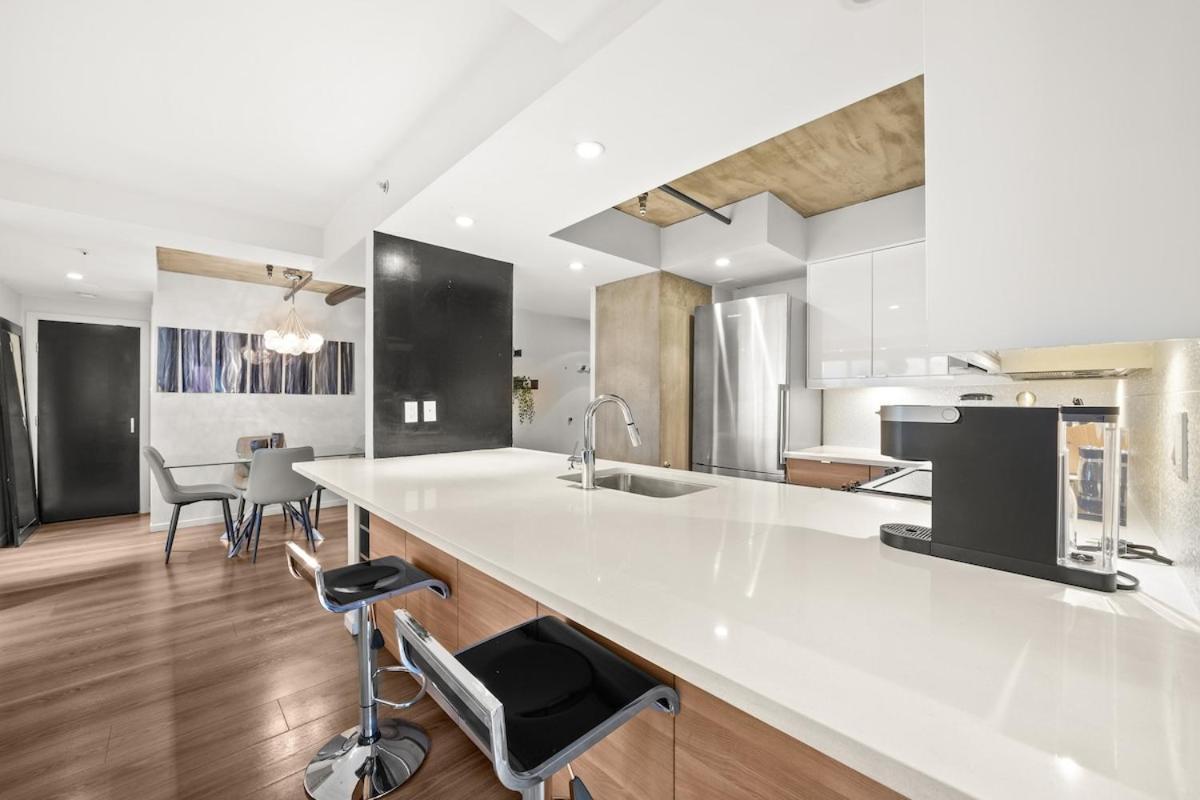 Beautiful 2 Bed Home Dt With Free Parking Vancouver Exteriör bild