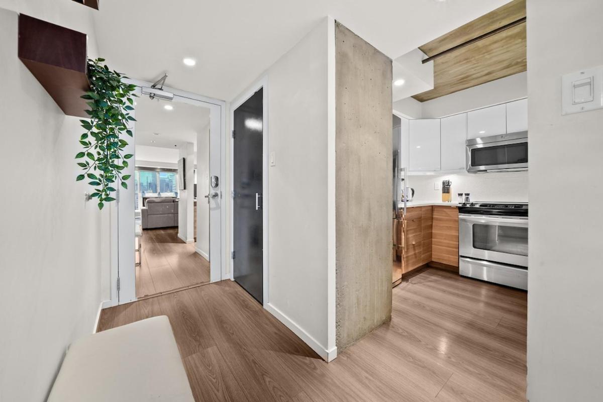 Beautiful 2 Bed Home Dt With Free Parking Vancouver Exteriör bild