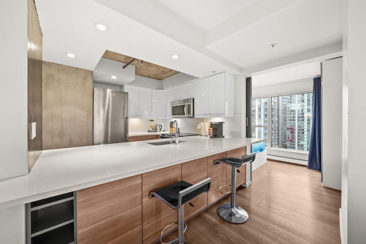 Beautiful 2 Bed Home Dt With Free Parking Vancouver Exteriör bild
