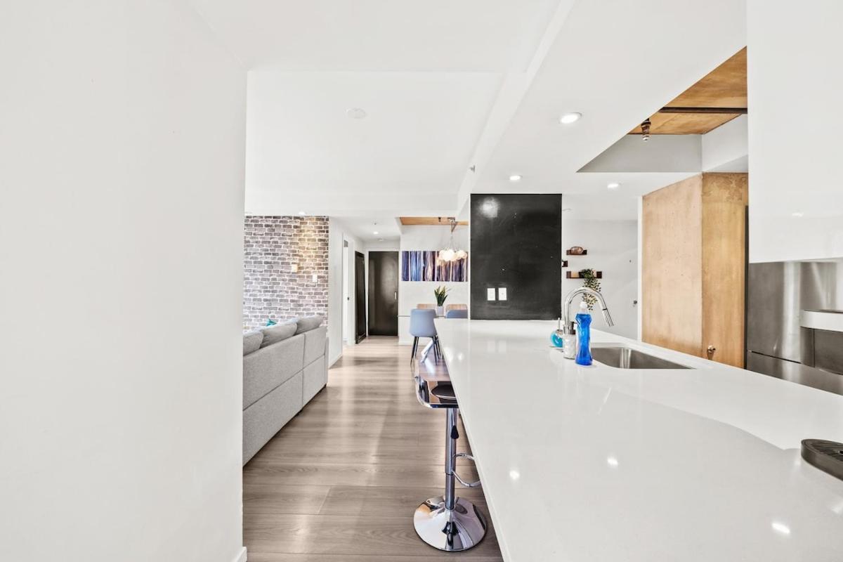 Beautiful 2 Bed Home Dt With Free Parking Vancouver Exteriör bild