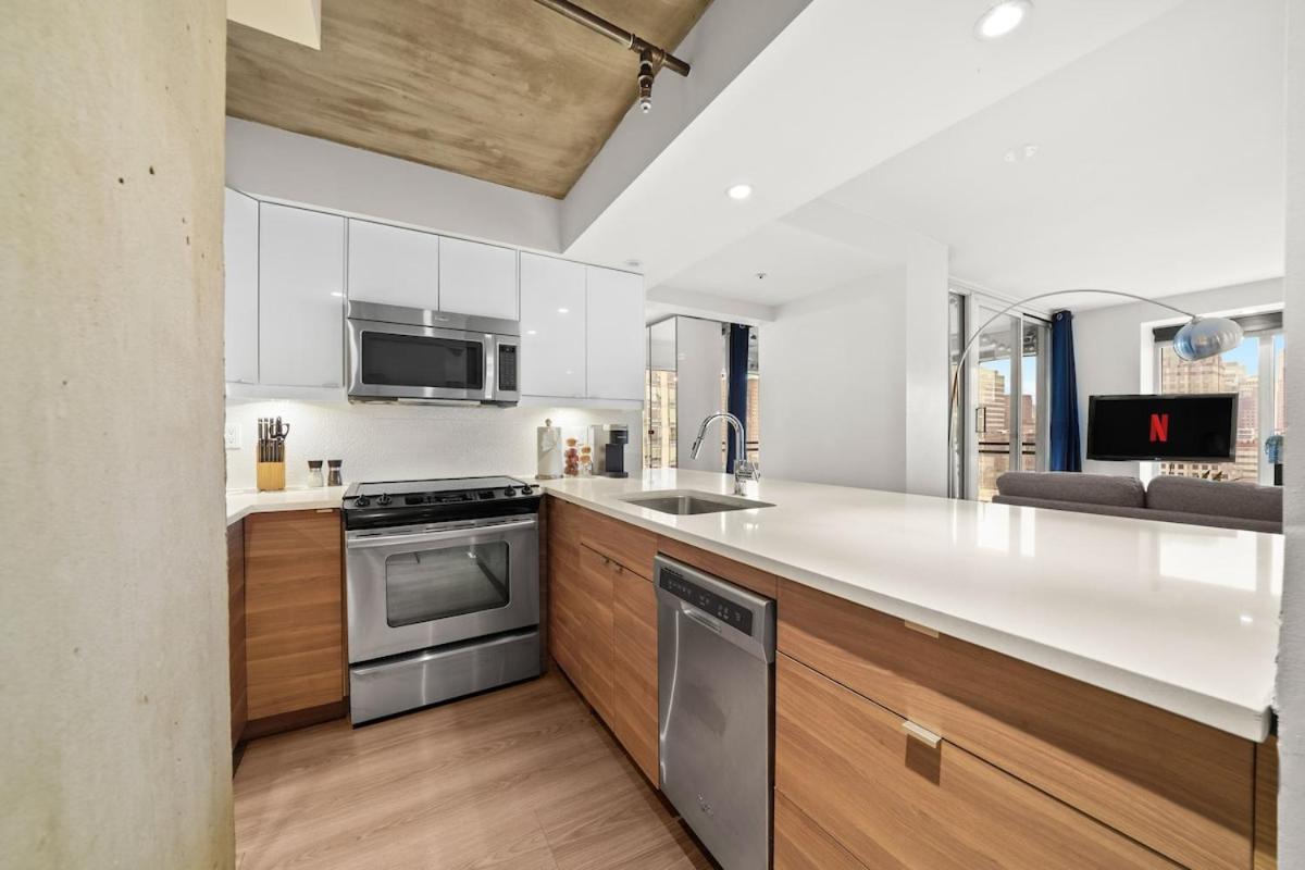 Beautiful 2 Bed Home Dt With Free Parking Vancouver Exteriör bild