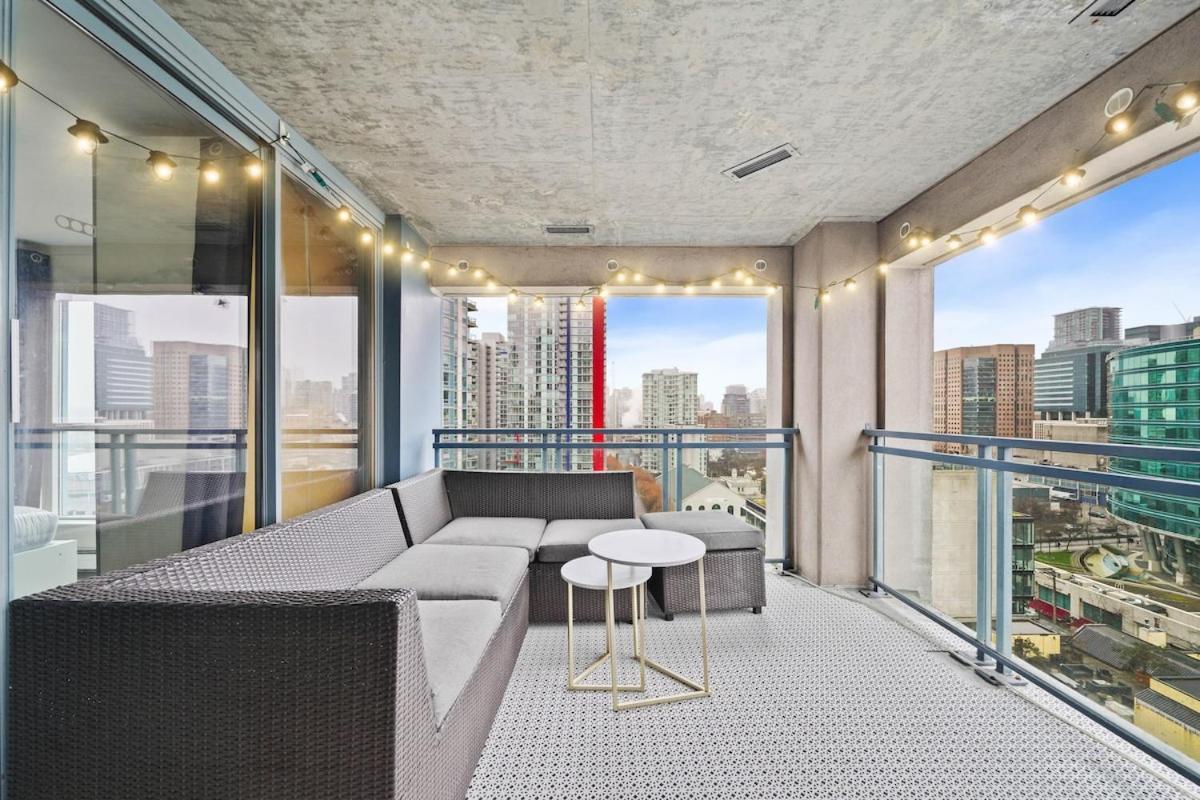 Beautiful 2 Bed Home Dt With Free Parking Vancouver Exteriör bild
