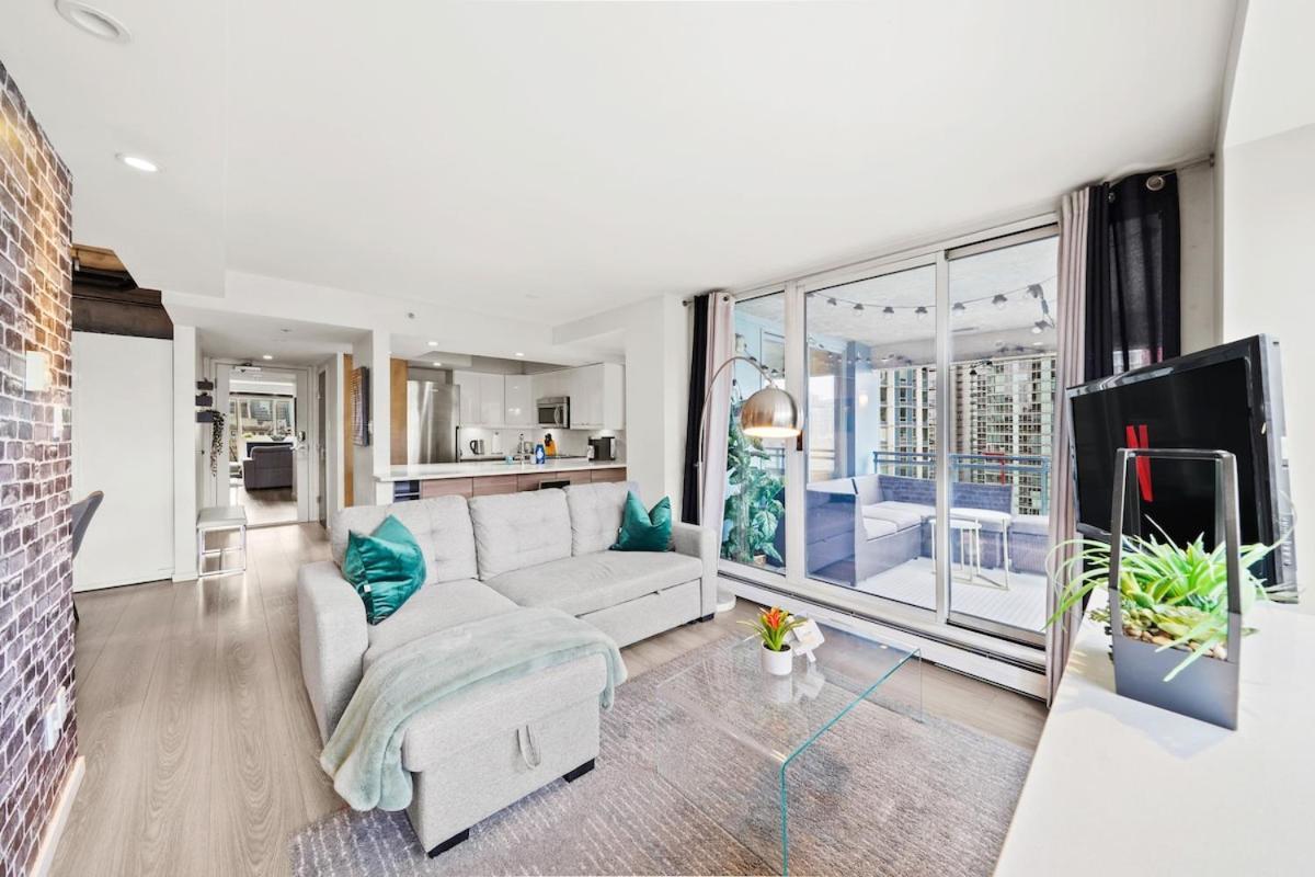 Beautiful 2 Bed Home Dt With Free Parking Vancouver Exteriör bild