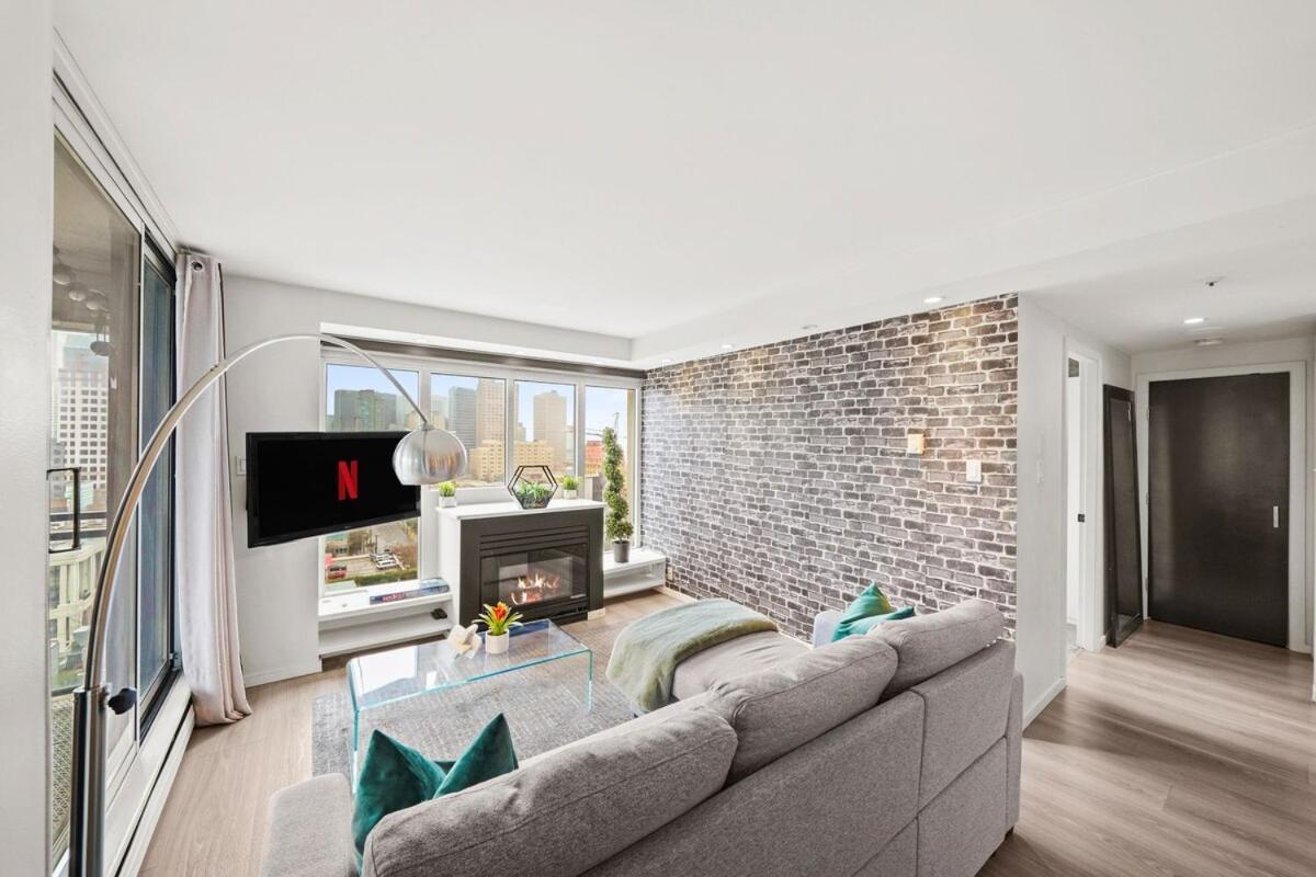 Beautiful 2 Bed Home Dt With Free Parking Vancouver Exteriör bild