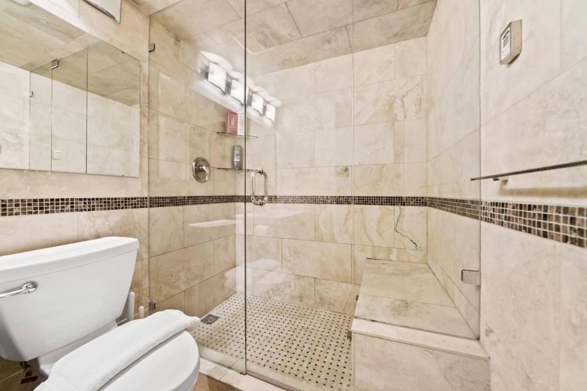 Beautiful 2 Bed Home Dt With Free Parking Vancouver Exteriör bild