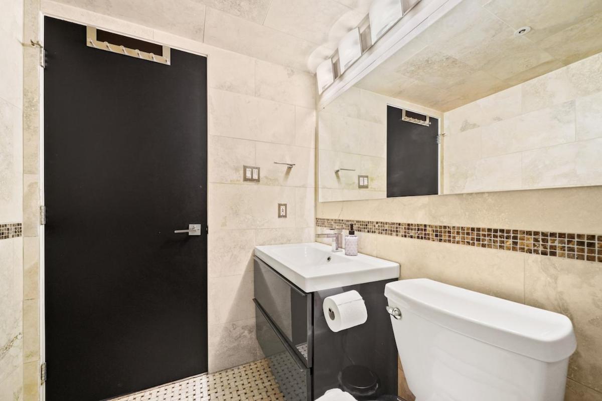Beautiful 2 Bed Home Dt With Free Parking Vancouver Exteriör bild