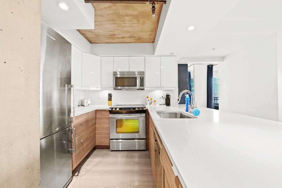 Beautiful 2 Bed Home Dt With Free Parking Vancouver Exteriör bild