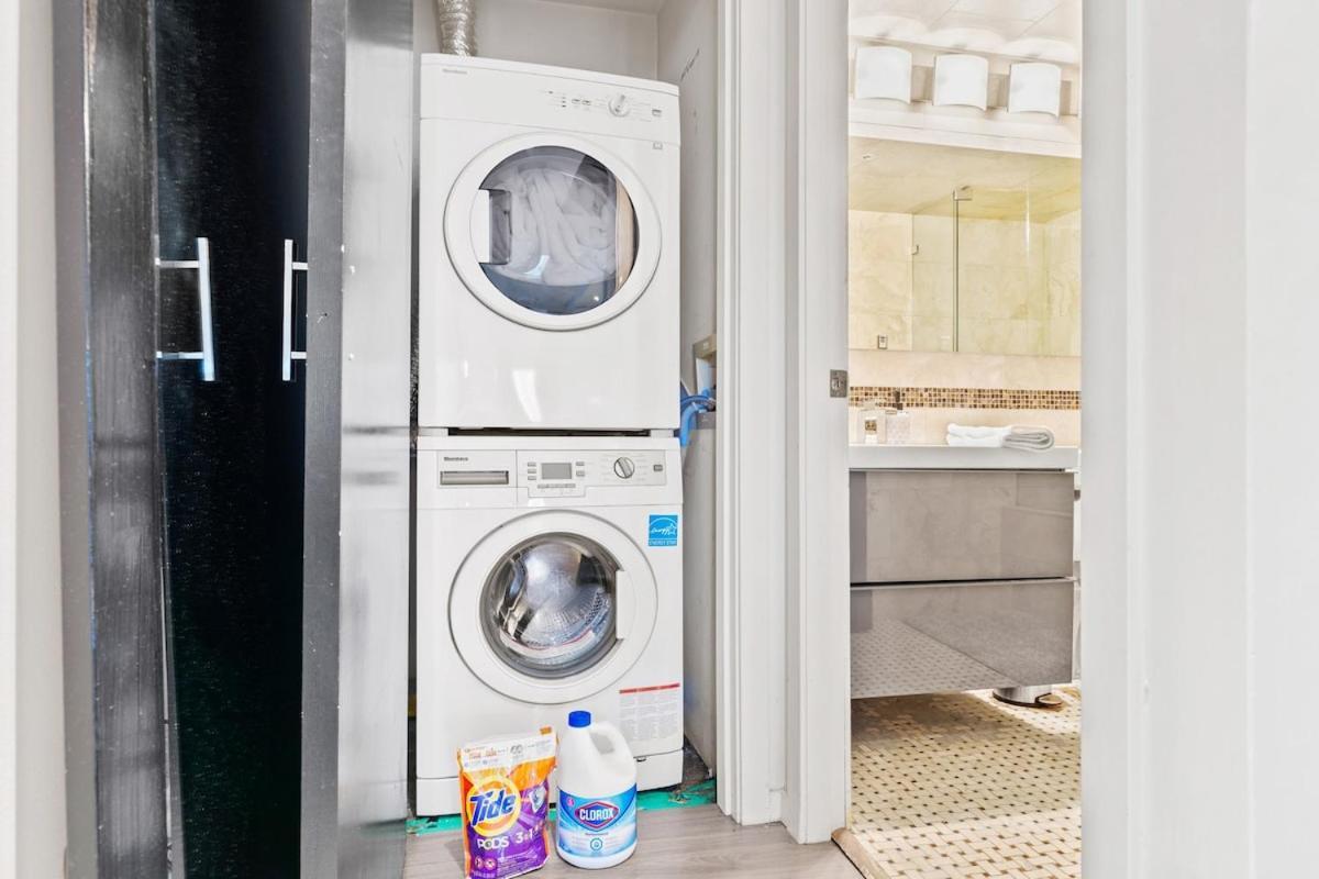 Beautiful 2 Bed Home Dt With Free Parking Vancouver Exteriör bild