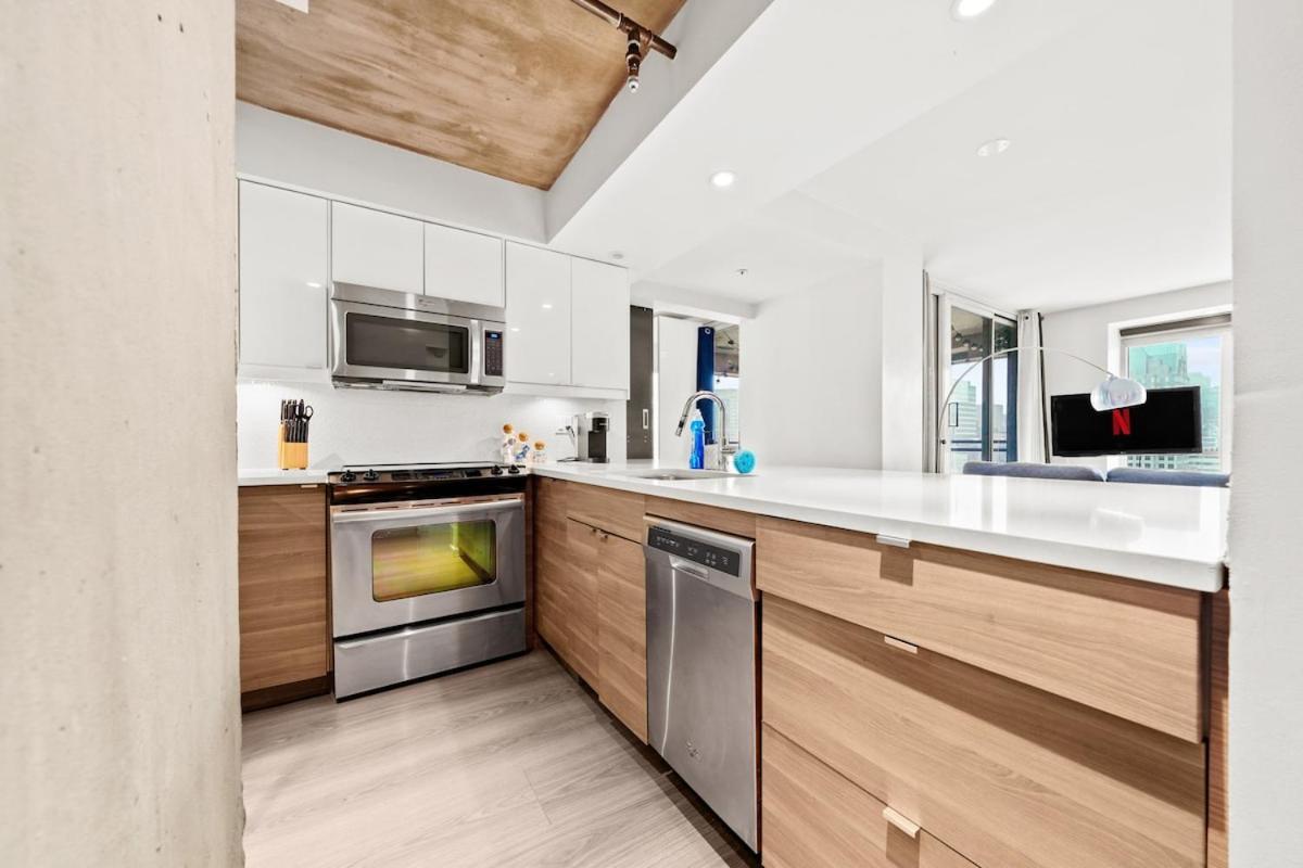 Beautiful 2 Bed Home Dt With Free Parking Vancouver Exteriör bild