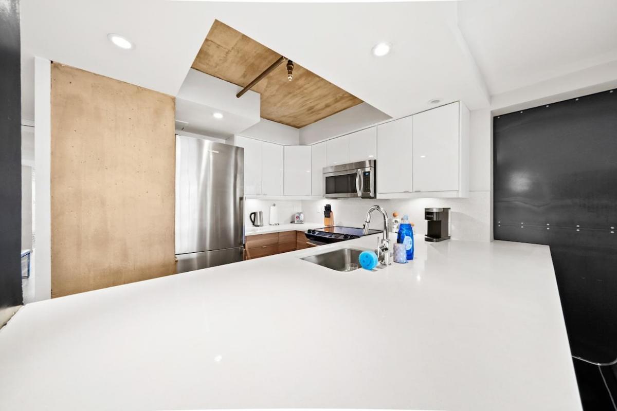 Beautiful 2 Bed Home Dt With Free Parking Vancouver Exteriör bild