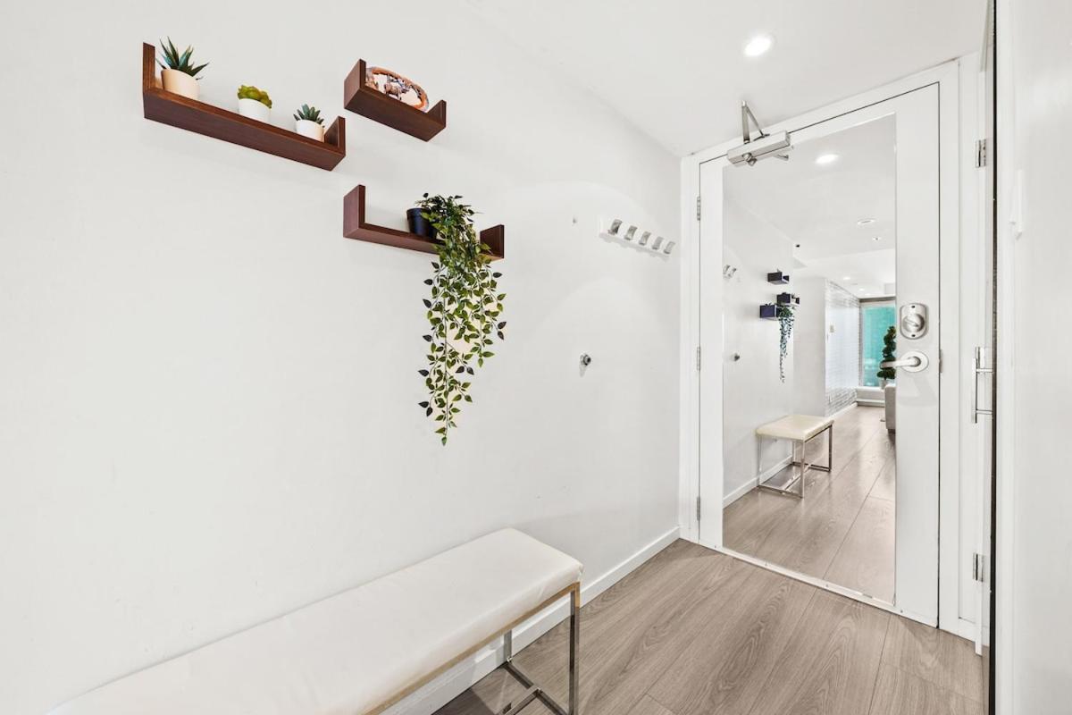 Beautiful 2 Bed Home Dt With Free Parking Vancouver Exteriör bild
