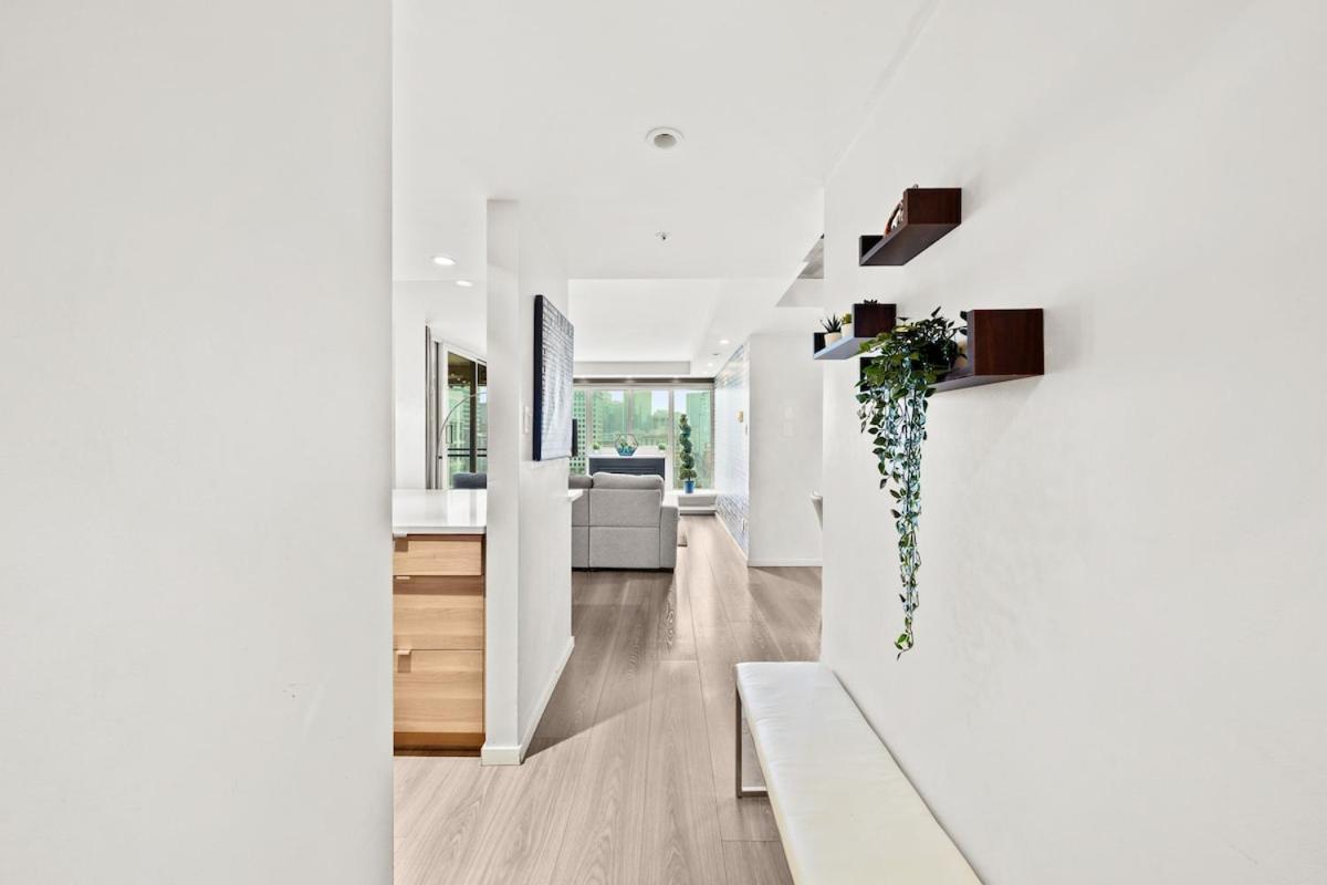 Beautiful 2 Bed Home Dt With Free Parking Vancouver Exteriör bild