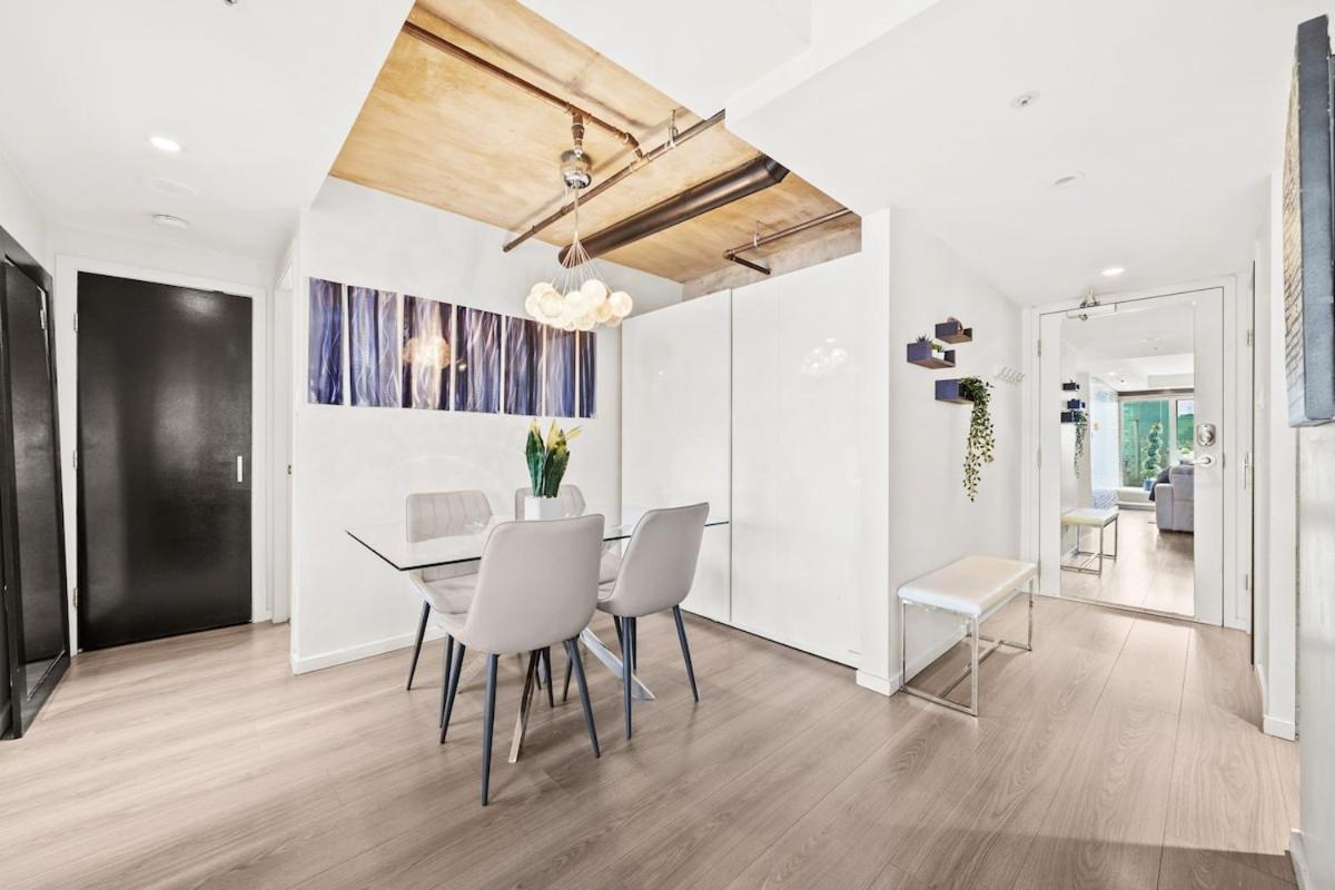 Beautiful 2 Bed Home Dt With Free Parking Vancouver Exteriör bild