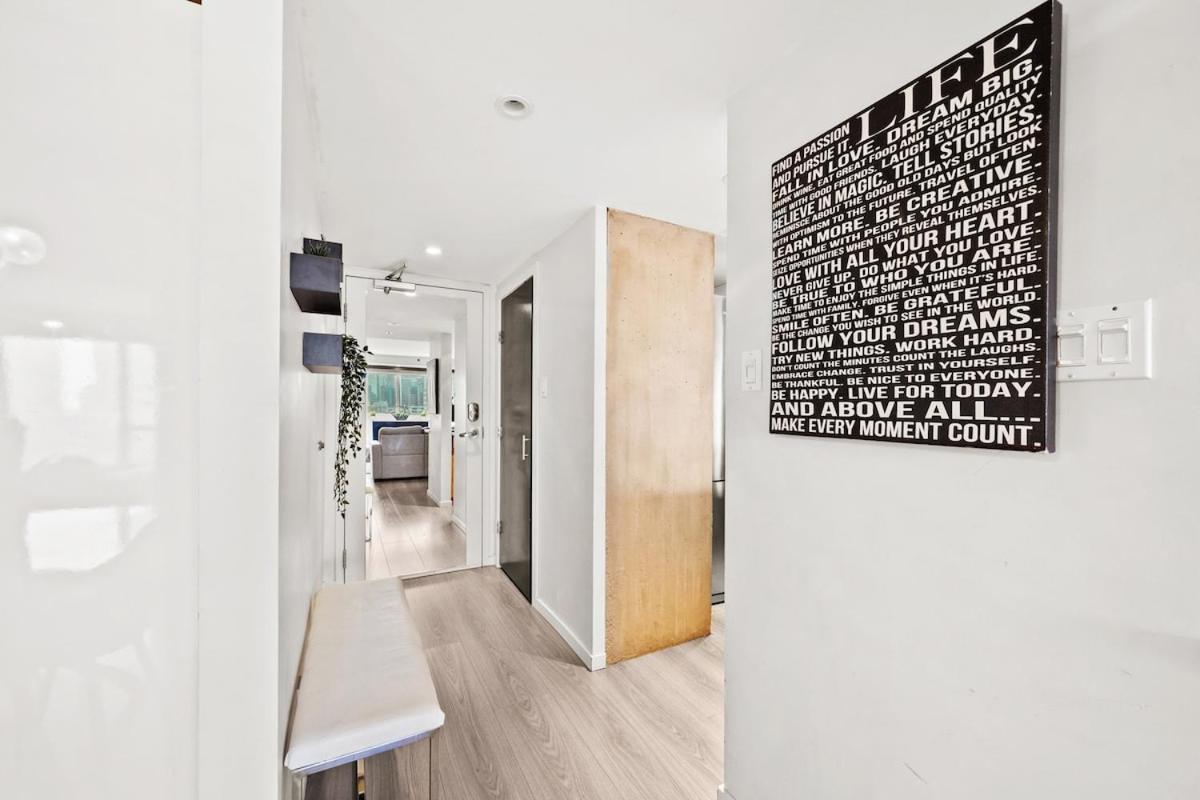 Beautiful 2 Bed Home Dt With Free Parking Vancouver Exteriör bild